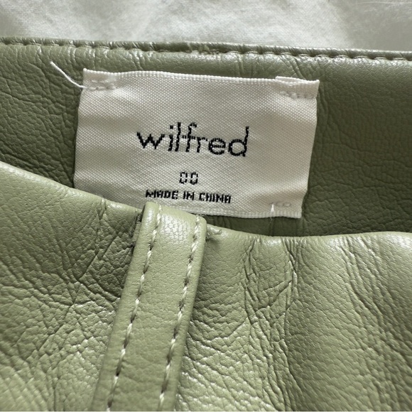 Wilfred Aritzia Olive Green Vegan Leather Shorts – Minor Lines(check photos) - Picture 6 of 12